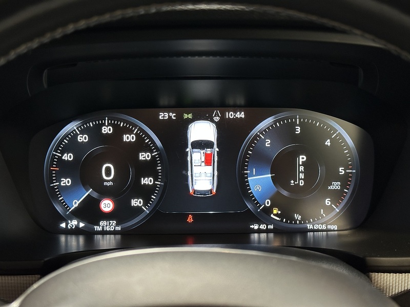 Volvo V90 D4 R-Design - U1503
