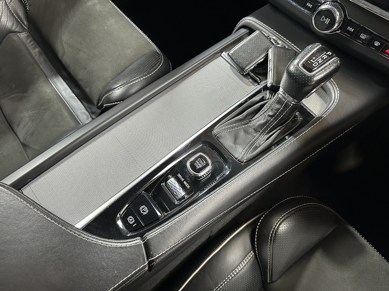 Volvo V90 D4 R-Design - U1503