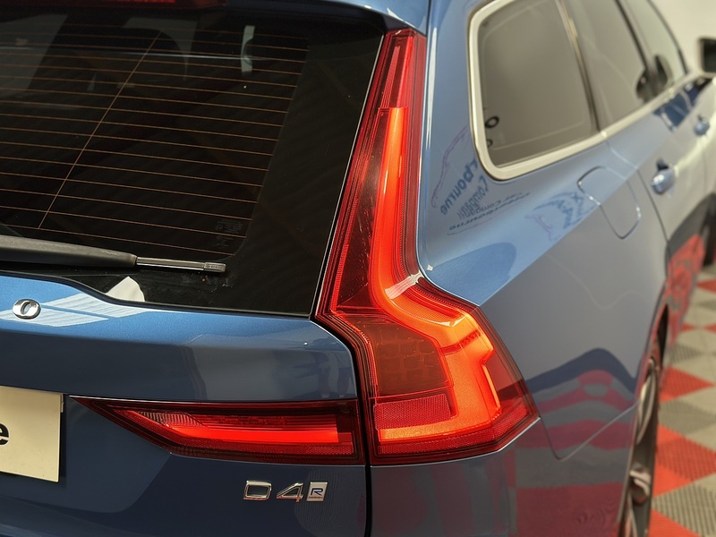 Volvo V90 D4 R-Design - U1503