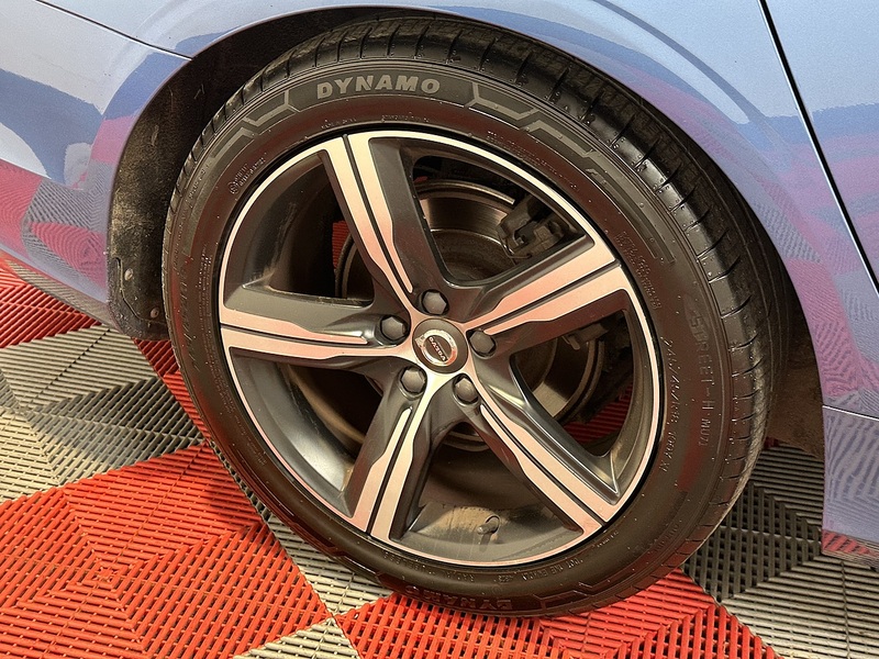 Volvo V90 D4 R-Design - U1503