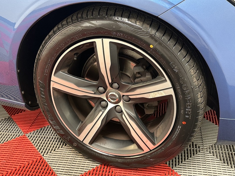 Volvo V90 D4 R-Design - U1503