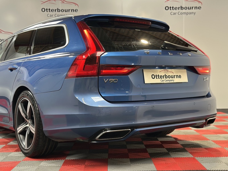 Volvo V90 D4 R-Design - U1503