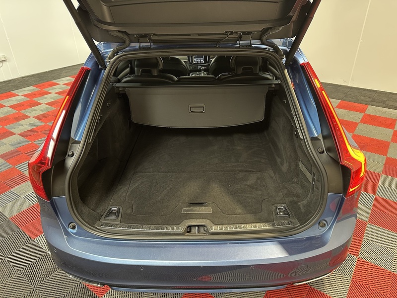 Volvo V90 D4 R-Design - U1503