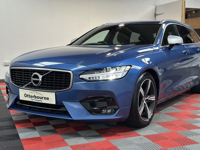 Volvo V90 D4 R-Design - U1503