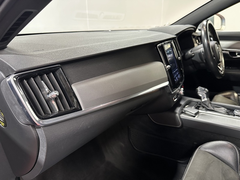 Volvo V90 D4 R-Design - U1503