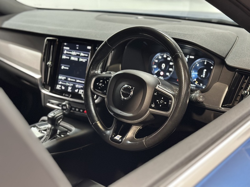 Volvo V90 D4 R-Design - U1503