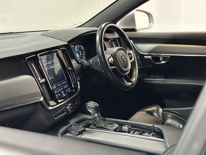 Volvo V90 D4 R-Design - U1503