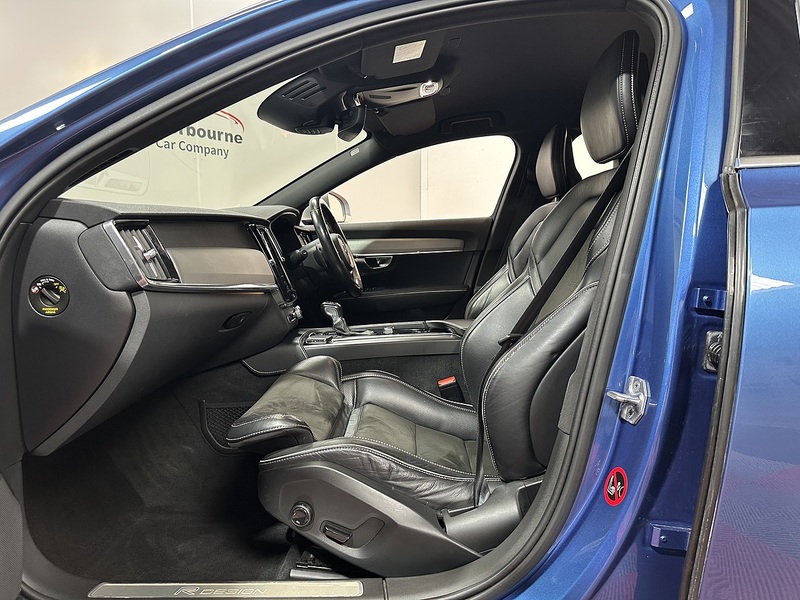 Volvo V90 D4 R-Design - U1503