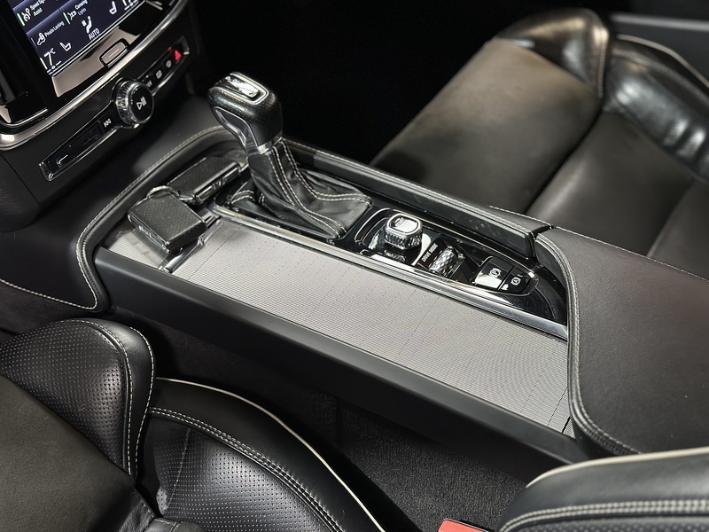 Volvo V90 D4 R-Design - U1503