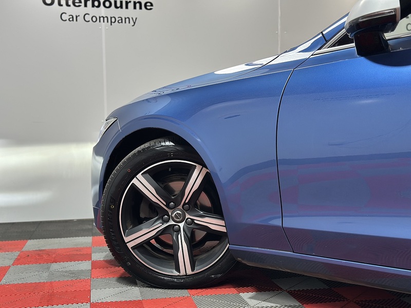Volvo V90 D4 R-Design - U1503