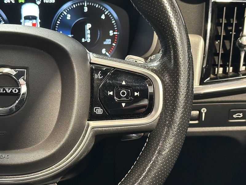 Volvo V90 D4 R-Design - U1503