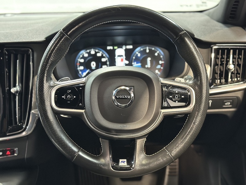 Volvo V90 D4 R-Design - U1503