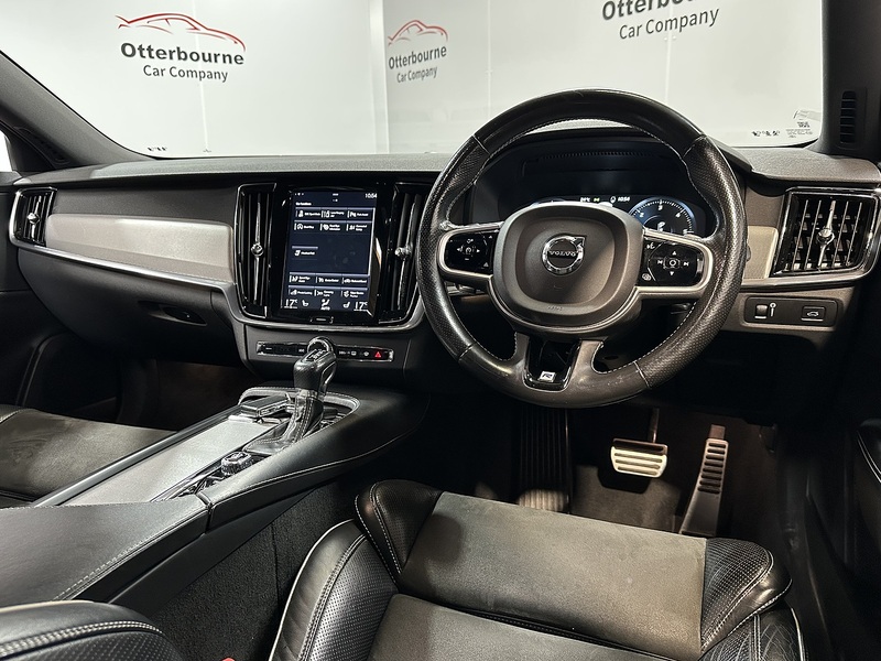 Volvo V90 D4 R-Design - U1503