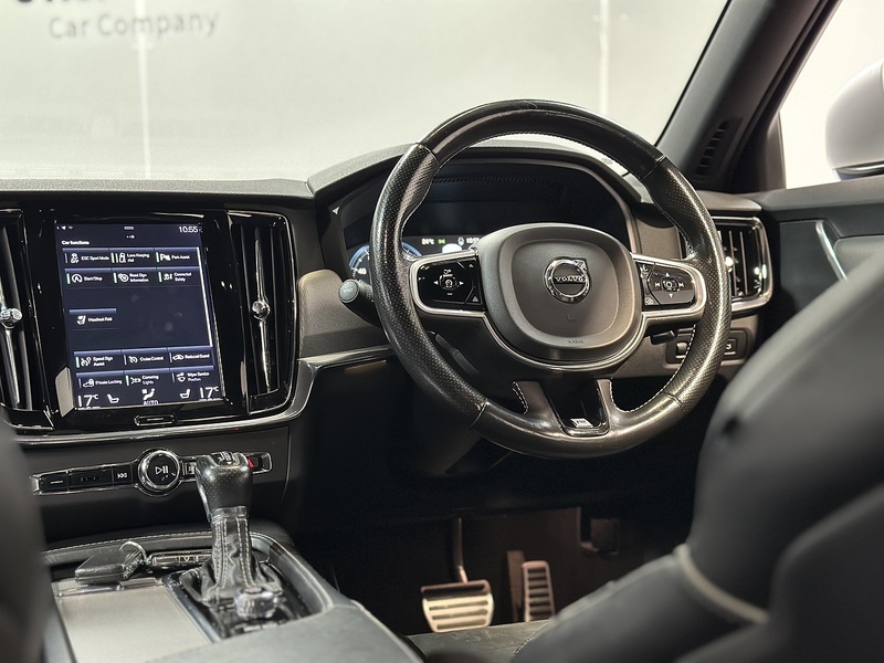 Volvo V90 D4 R-Design - U1503