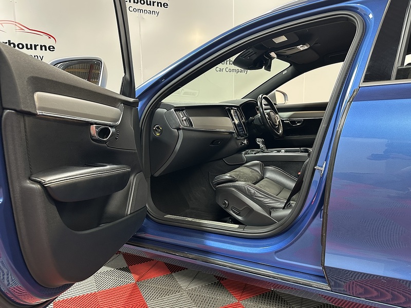 Volvo V90 D4 R-Design - U1503