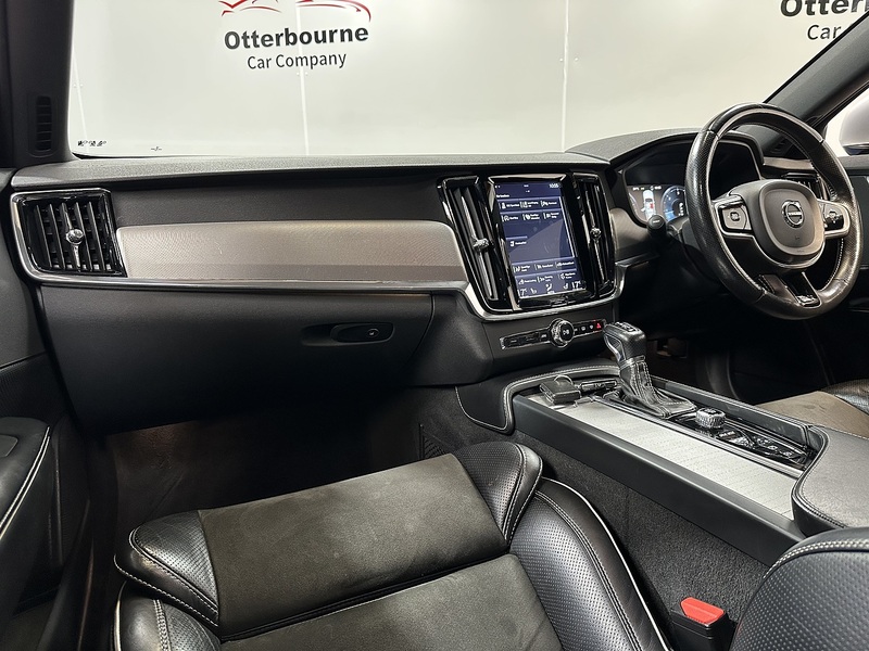Volvo V90 D4 R-Design - U1503