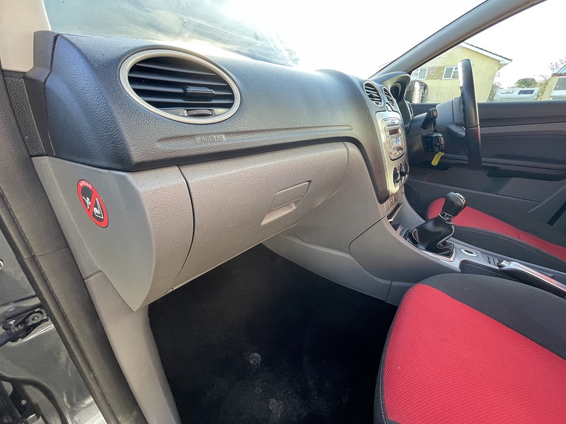 Ford 1.6 Zetec S Hatchback 5dr Petrol Manual (157 g/km, 113 bhp)