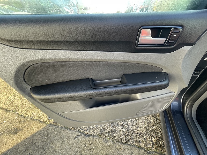 Ford 1.6 Zetec S Hatchback 5dr Petrol Manual (157 g/km, 113 bhp)