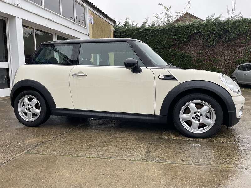 MINI 1.6 Cooper Hatchback 3dr Petrol Manual Euro 4 (120 ps)