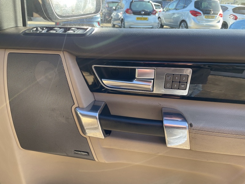 Land Rover 3.0 TD V6 HSE SUV 5dr Diesel Auto 4WD Euro 4 (245 ps)