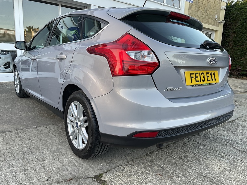 Ford 1.0T EcoBoost Titanium Hatchback 5dr Petrol Manual Euro 5 (s/s) (100 ps)