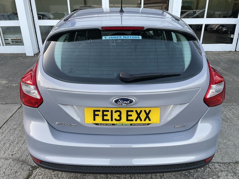 Ford 1.0T EcoBoost Titanium Hatchback 5dr Petrol Manual Euro 5 (s/s) (100 ps)