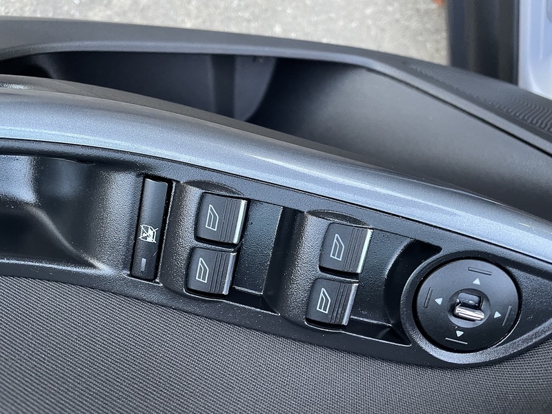 Ford 1.0T EcoBoost Titanium Hatchback 5dr Petrol Manual Euro 5 (s/s) (100 ps)