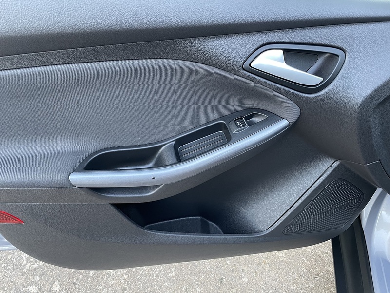 Ford 1.0T EcoBoost Titanium Hatchback 5dr Petrol Manual Euro 5 (s/s) (100 ps)