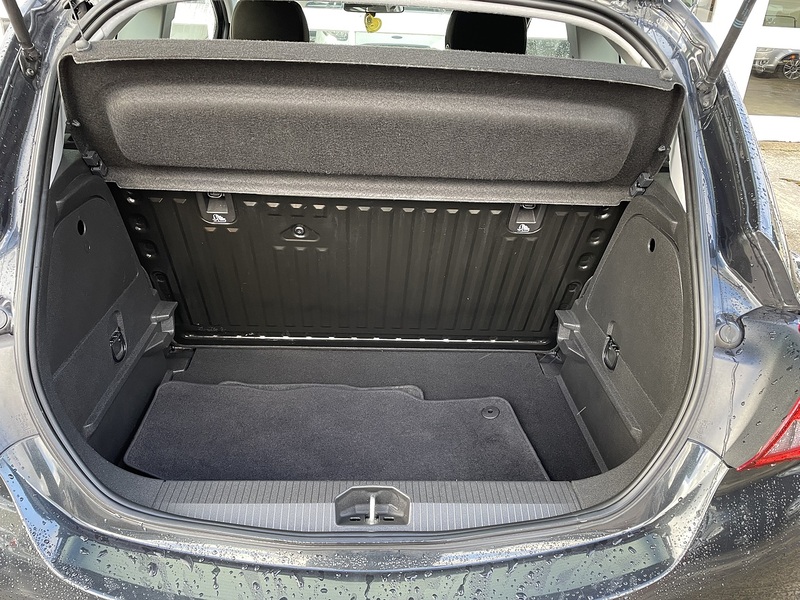 Vauxhall 1.2i Limited Edition Hatchback 3dr Petrol Manual Euro 6 (70 ps)