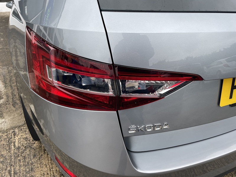 Skoda 2.0 TSI SE L Executive Estate 5dr Petrol DSG Euro 6 (s/s) (220 ps)