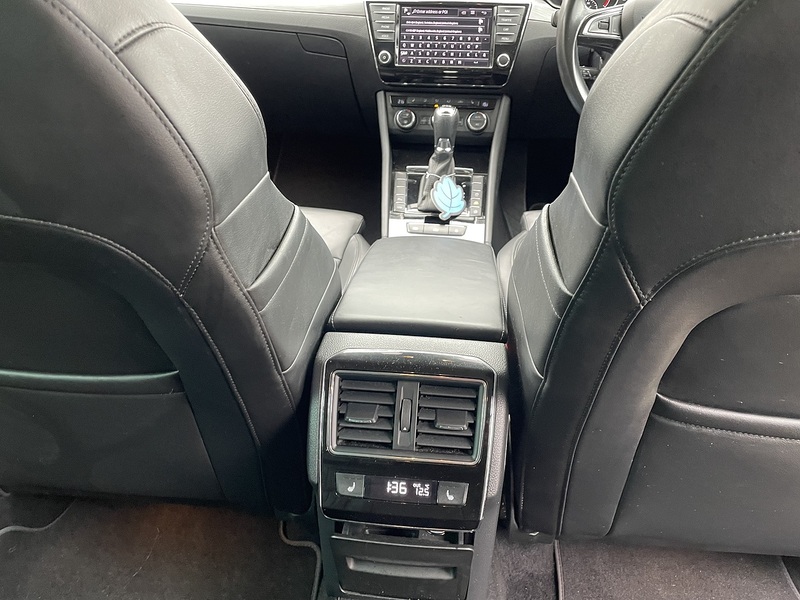 Skoda 2.0 TSI SE L Executive Estate 5dr Petrol DSG Euro 6 (s/s) (220 ps)
