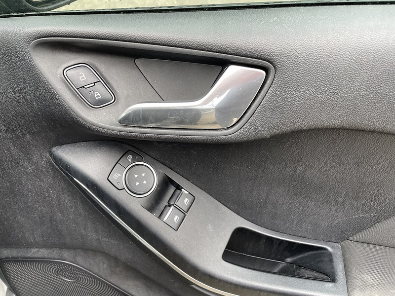 Ford 1.0T EcoBoost Zetec Hatchback 5dr Petrol Manual Euro 6 (s/s) (100 ps)
