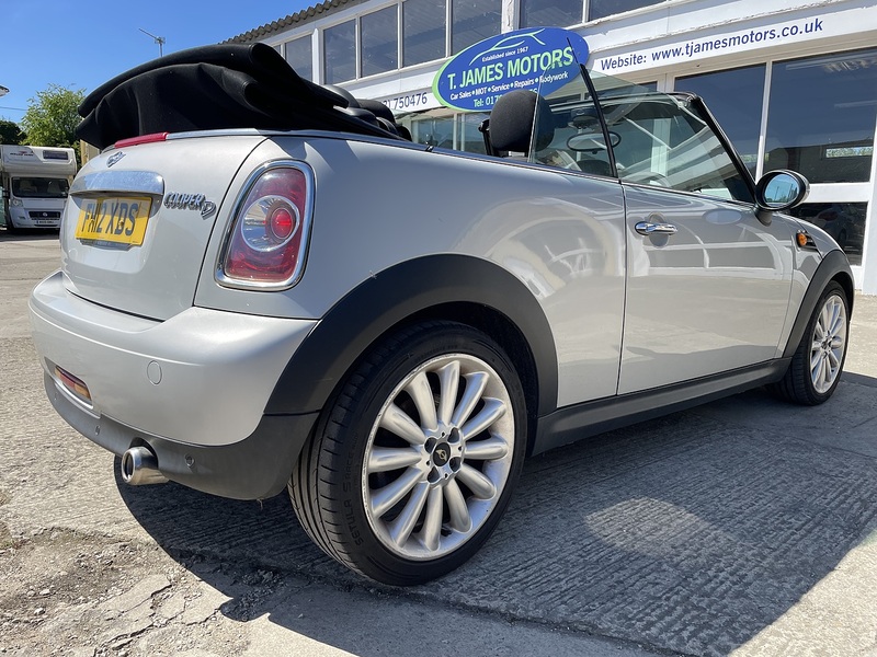 MINI 1.6 Cooper D Convertible 2dr Diesel Manual Euro 5 (s/s) (112 ps)