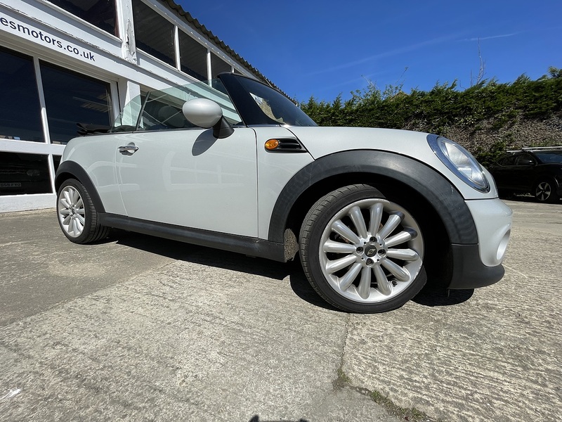 MINI 1.6 Cooper D Convertible 2dr Diesel Manual Euro 5 (s/s) (112 ps)