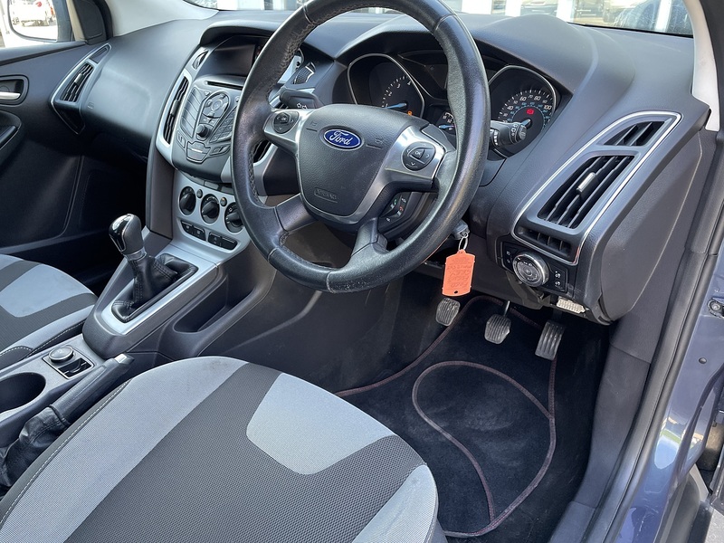 Ford 1.0T EcoBoost Zetec Hatchback 5dr Petrol Manual Euro 5 (s/s) (100 ps)
