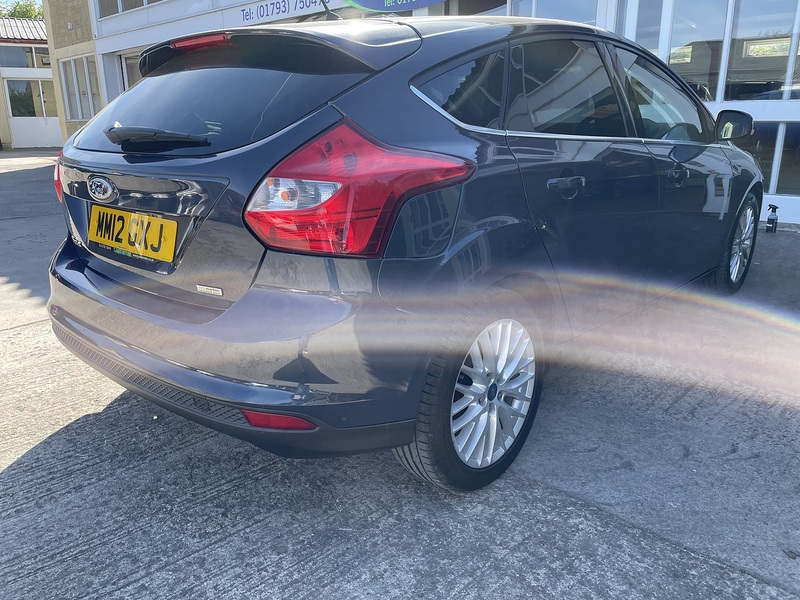 Ford 1.0T EcoBoost Zetec Hatchback 5dr Petrol Manual Euro 5 (s/s) (100 ps)