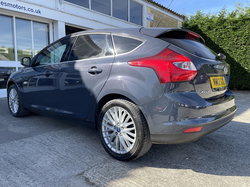 Ford 1.0T EcoBoost Zetec Hatchback 5dr Petrol Manual Euro 5 (s/s) (100 ps)