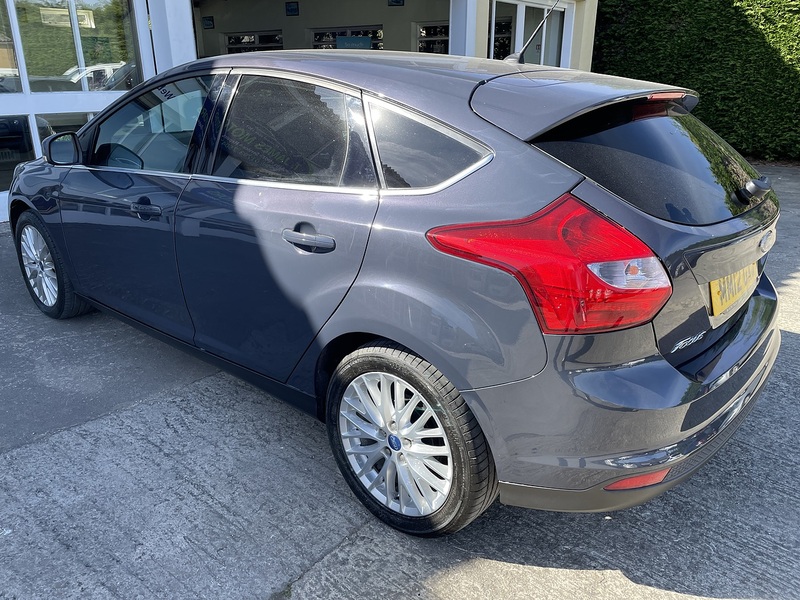 Ford 1.0T EcoBoost Zetec Hatchback 5dr Petrol Manual Euro 5 (s/s) (100 ps)