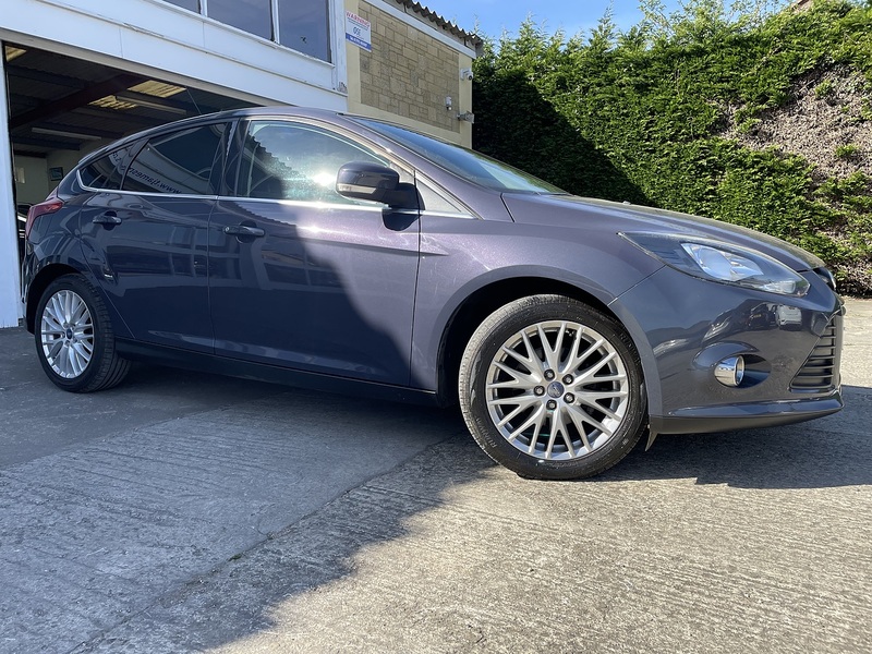 Ford 1.0T EcoBoost Zetec Hatchback 5dr Petrol Manual Euro 5 (s/s) (100 ps)