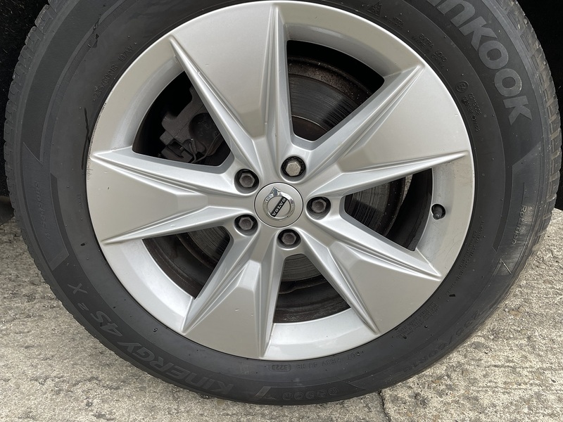 Volvo 2.0 B4 MHEV Momentum SUV 5dr Diesel Hybrid Auto AWD Euro 6 (s/s) (197 ps)
