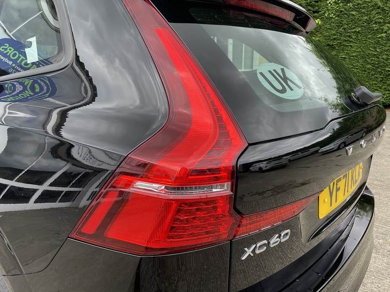 Volvo 2.0 B4 MHEV Momentum SUV 5dr Diesel Hybrid Auto AWD Euro 6 (s/s) (197 ps)