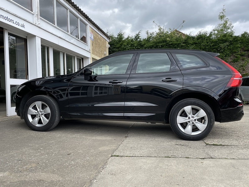Volvo 2.0 B4 MHEV Momentum SUV 5dr Diesel Hybrid Auto AWD Euro 6 (s/s) (197 ps)