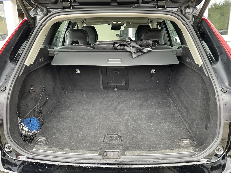 Volvo 2.0 B4 MHEV Momentum SUV 5dr Diesel Hybrid Auto AWD Euro 6 (s/s) (197 ps)
