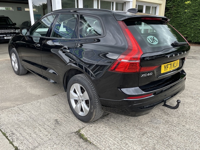 Volvo 2.0 B4 MHEV Momentum SUV 5dr Diesel Hybrid Auto AWD Euro 6 (s/s) (197 ps)
