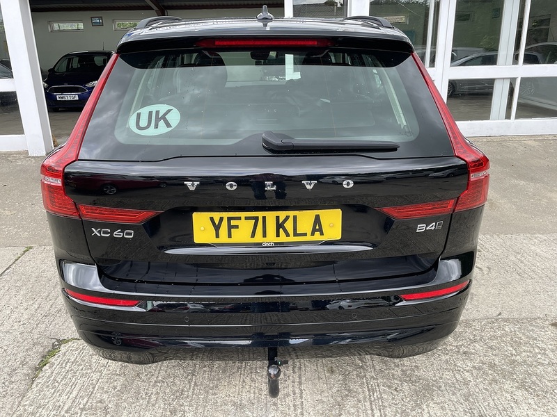 Volvo 2.0 B4 MHEV Momentum SUV 5dr Diesel Hybrid Auto AWD Euro 6 (s/s) (197 ps)