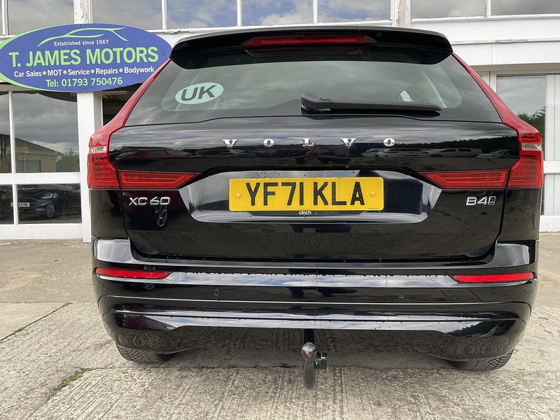Volvo 2.0 B4 MHEV Momentum SUV 5dr Diesel Hybrid Auto AWD Euro 6 (s/s) (197 ps)