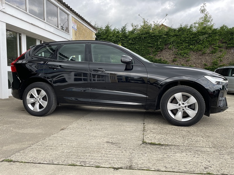 Volvo 2.0 B4 MHEV Momentum SUV 5dr Diesel Hybrid Auto AWD Euro 6 (s/s) (197 ps)