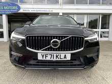 Volvo XC60 B4 MHEV Momentum 