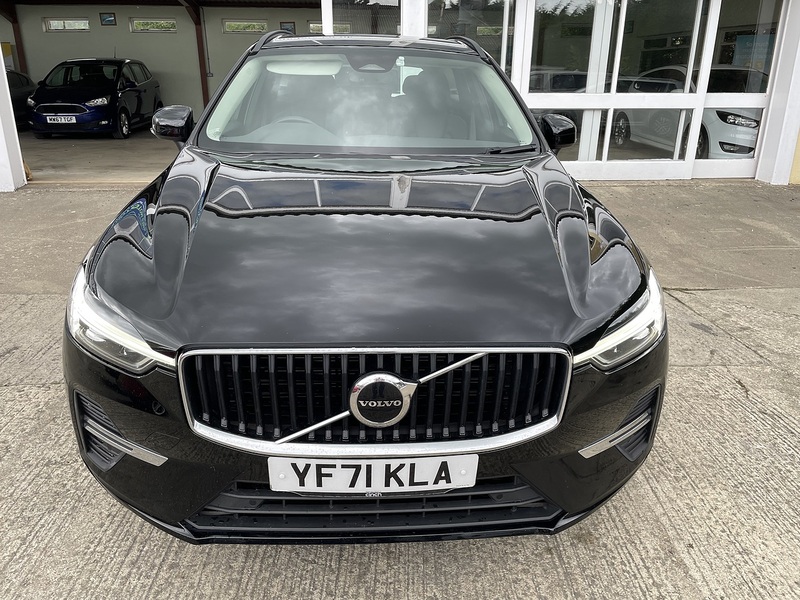 Volvo 2.0 B4 MHEV Momentum SUV 5dr Diesel Hybrid Auto AWD Euro 6 (s/s) (197 ps)