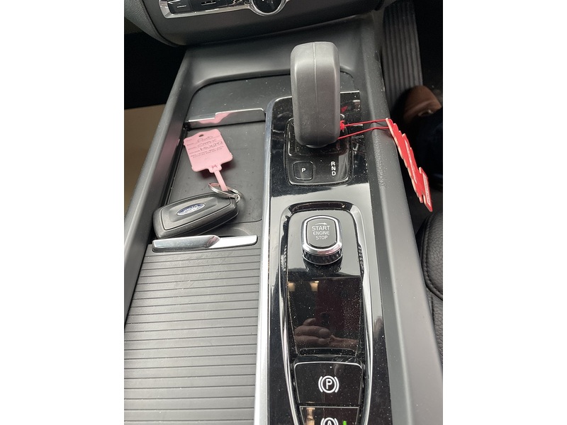 Volvo 2.0 B4 MHEV Momentum SUV 5dr Diesel Hybrid Auto AWD Euro 6 (s/s) (197 ps)